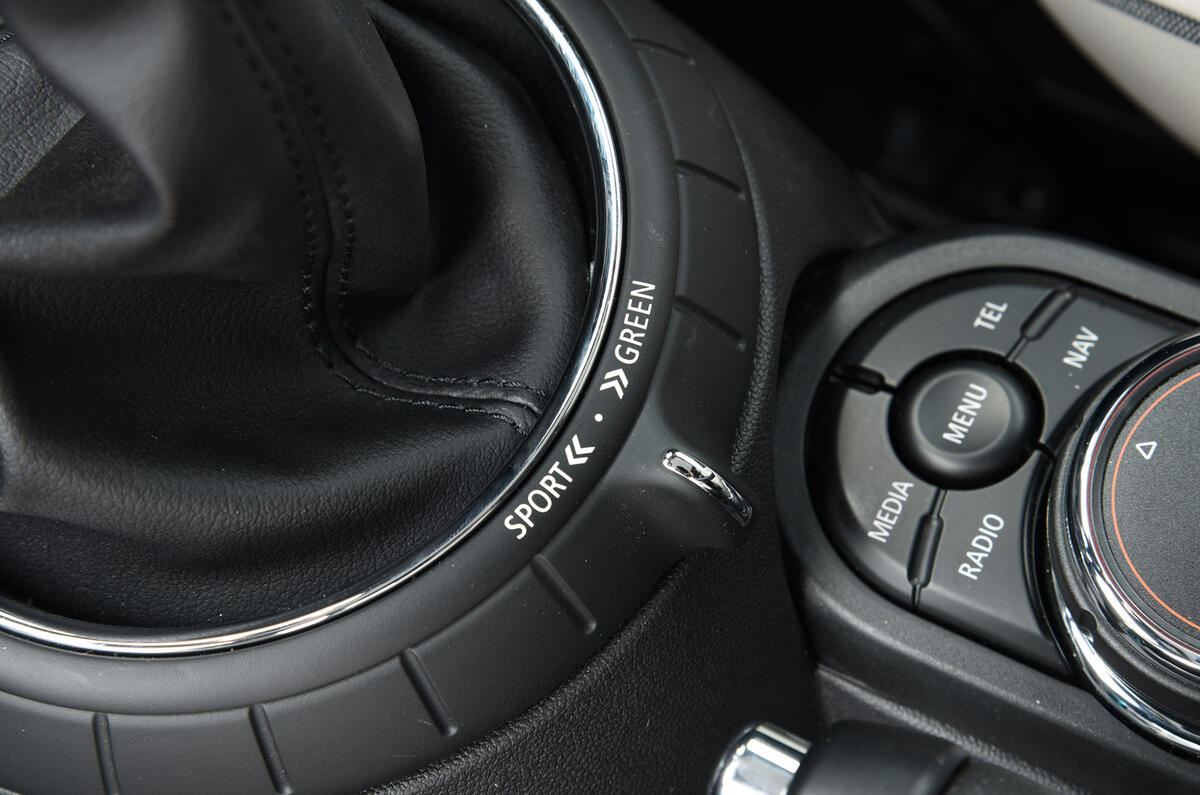 Mini Convertible dynamic controls