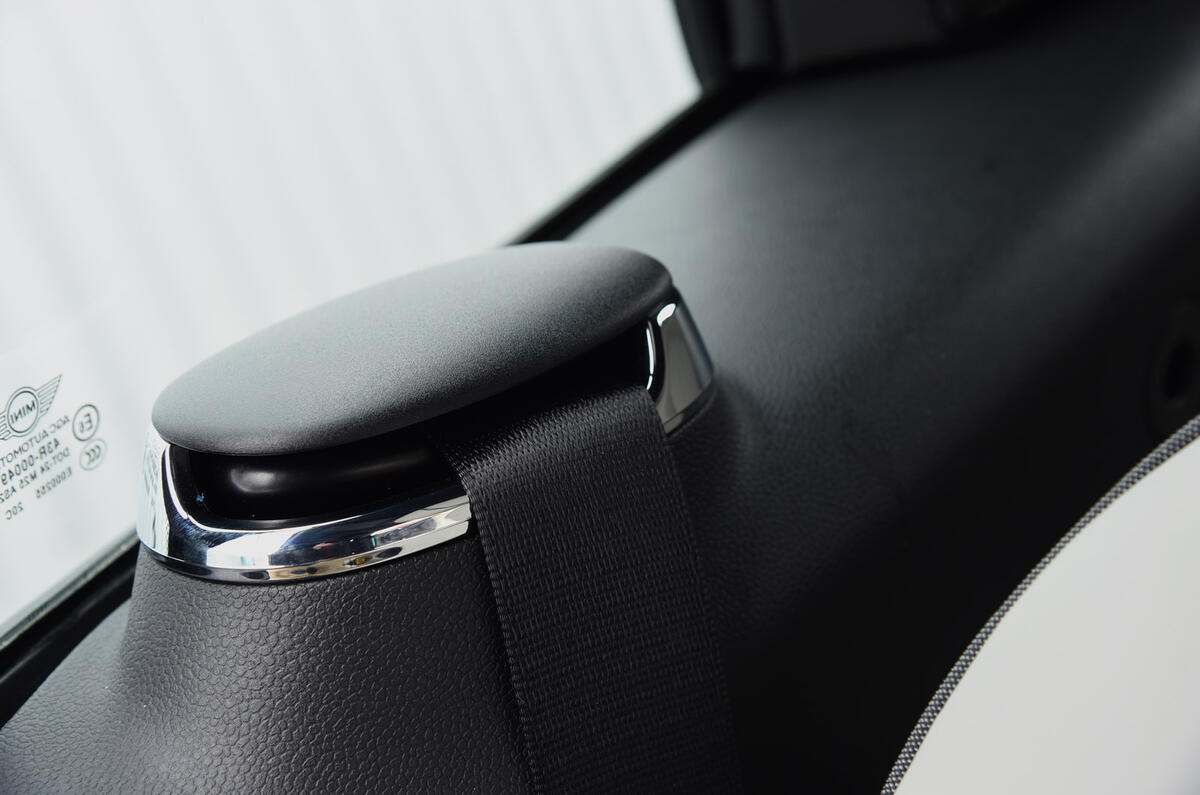 Mini Convertible seat belts