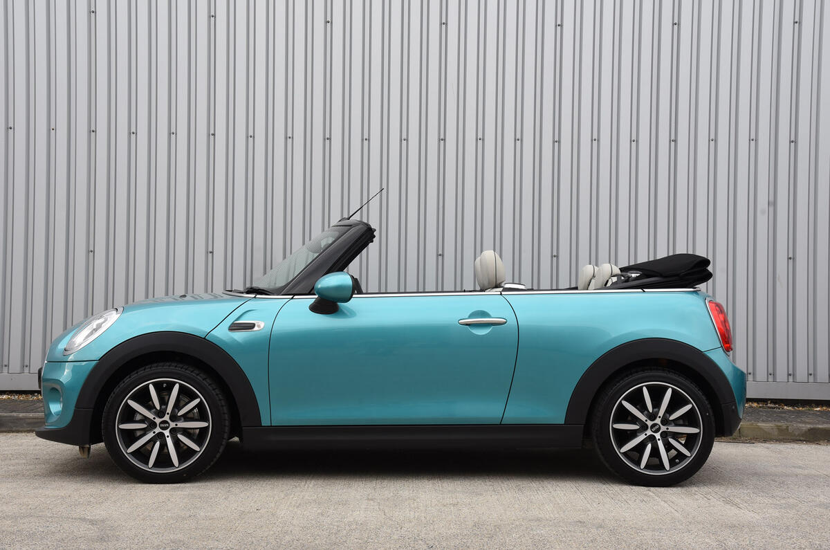 Mini Convertible roof open