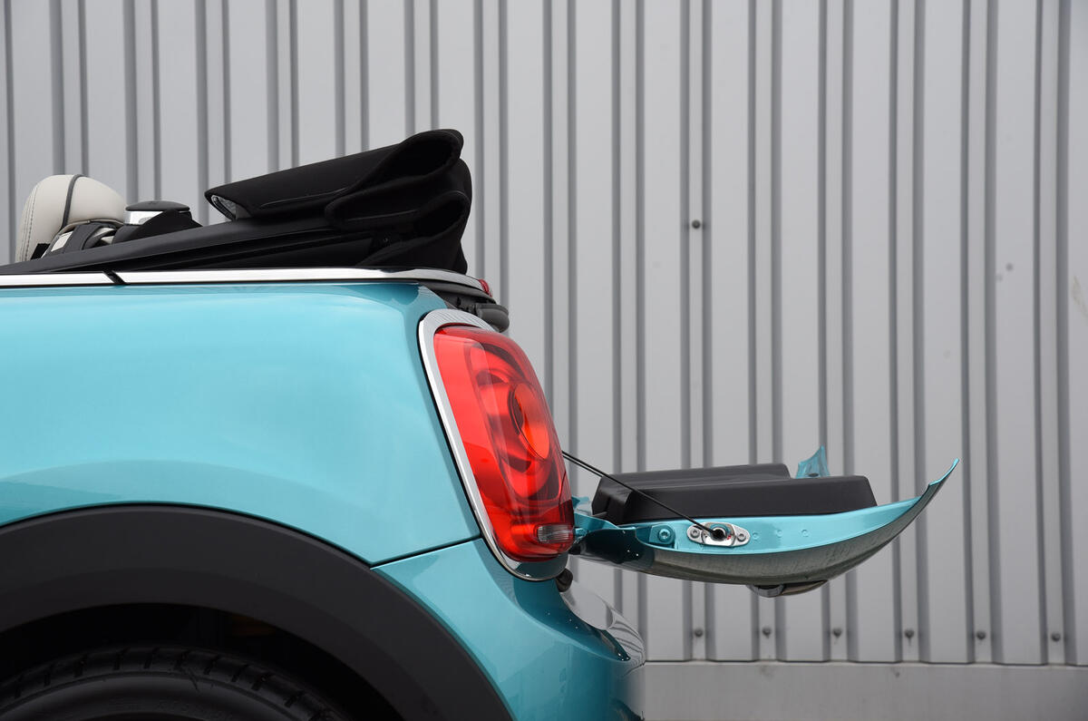 Mini Convertible boot lip