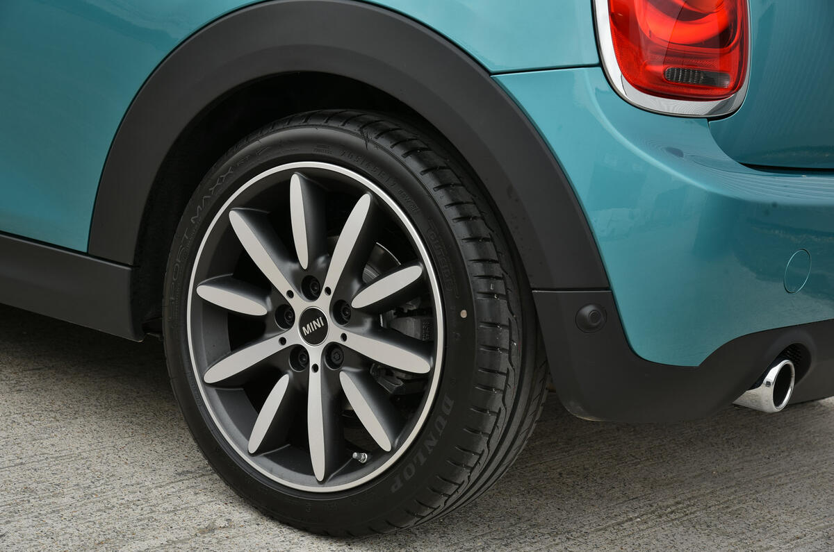 Mini Convertible twin-tone alloy wheels