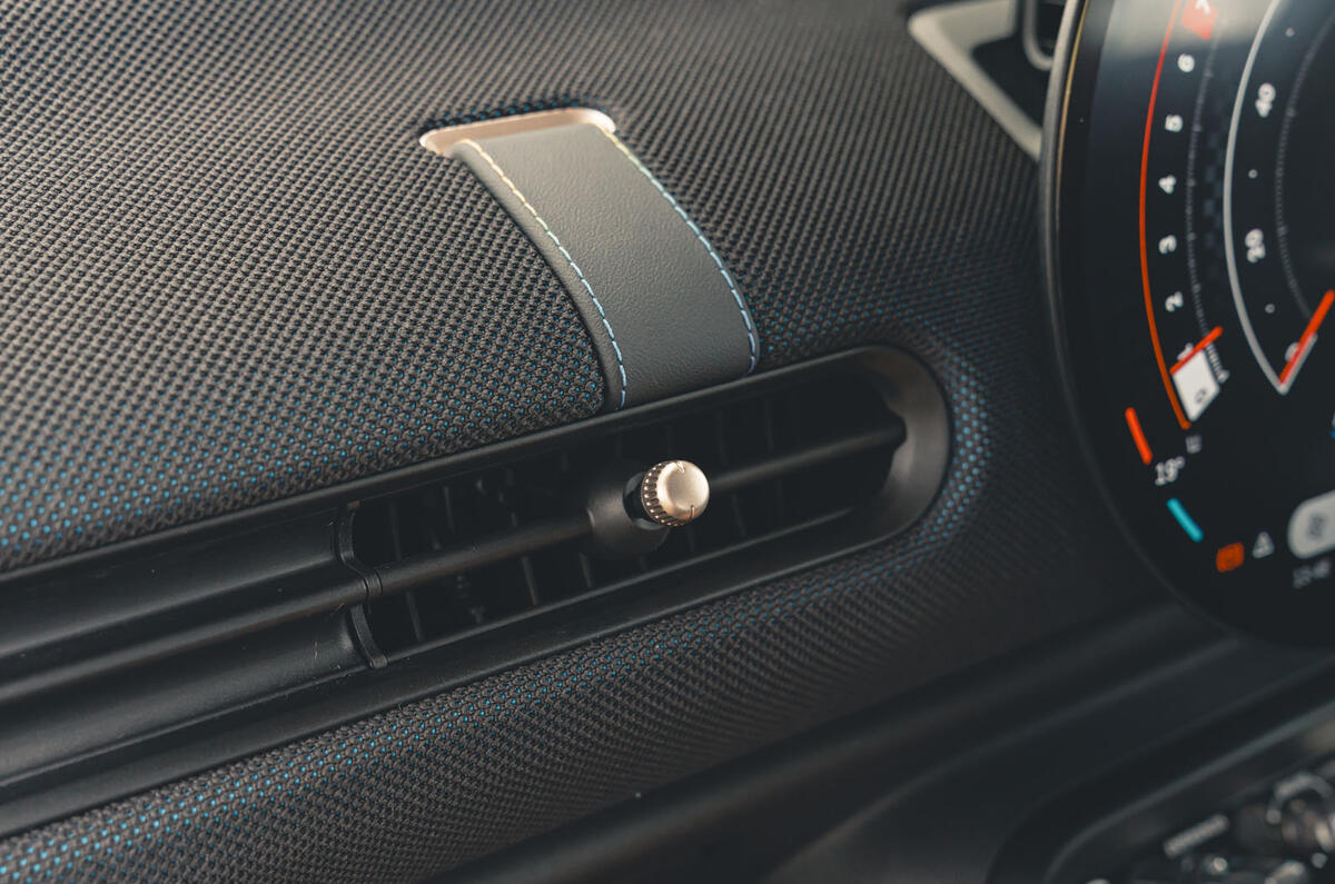 Mini Cooper FD 2024   ME 4