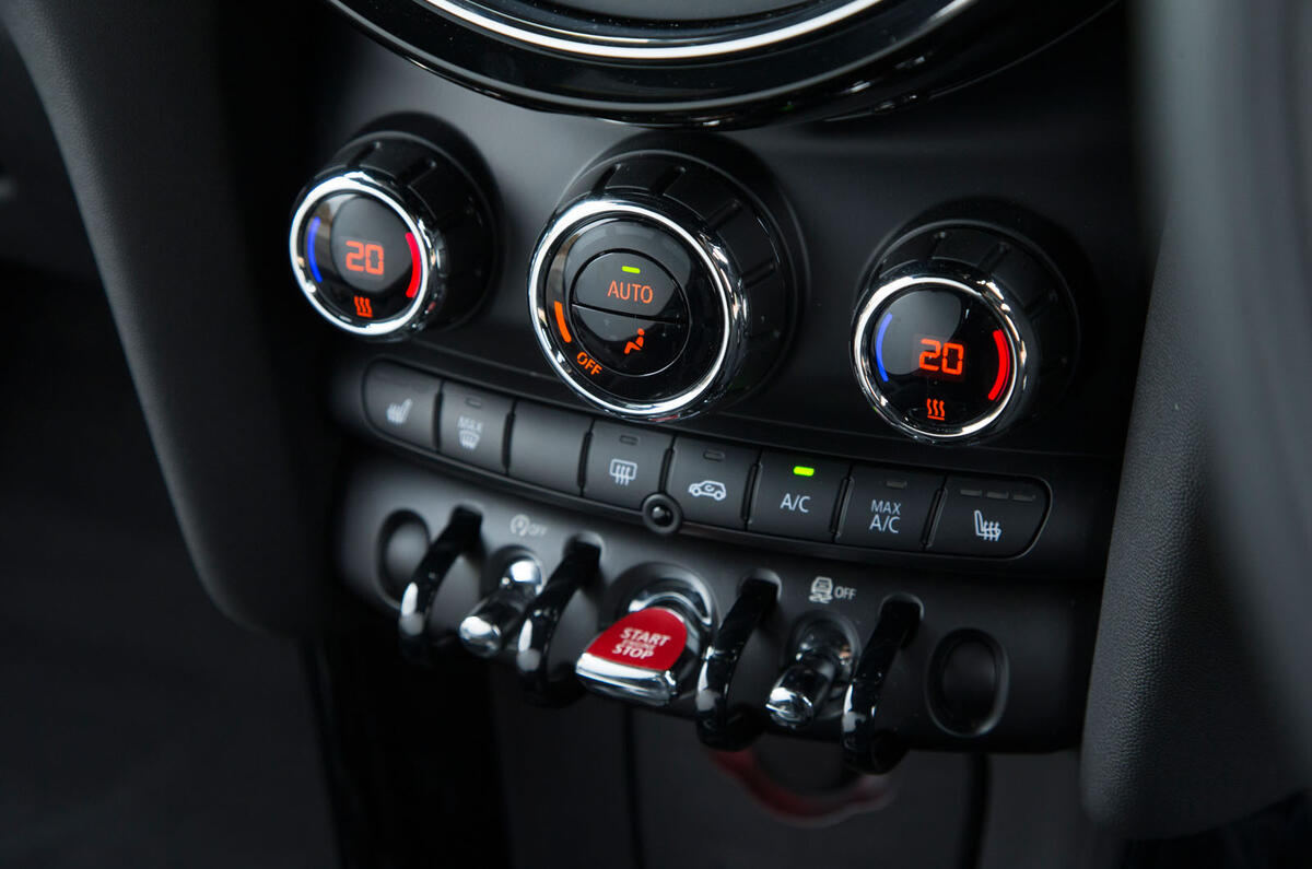 Mini Cooper S Works 210 centre console