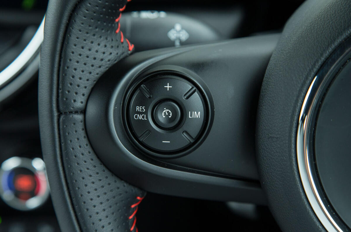 Mini Cooper S Works 210 steering wheel controls