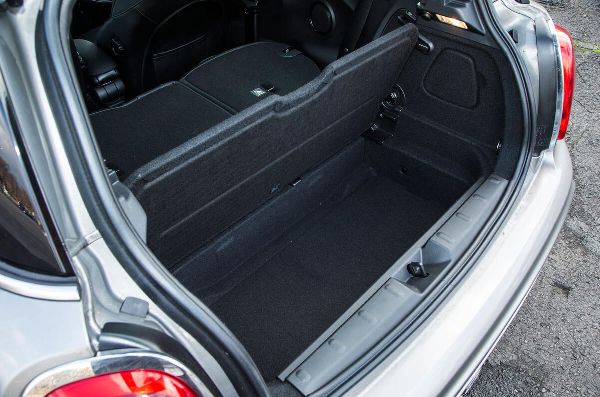 Mini Cooper S Works 210 under boot floor space