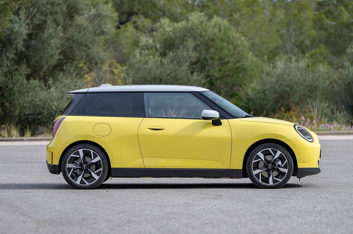 mini cooper se review 2024 23 side static
