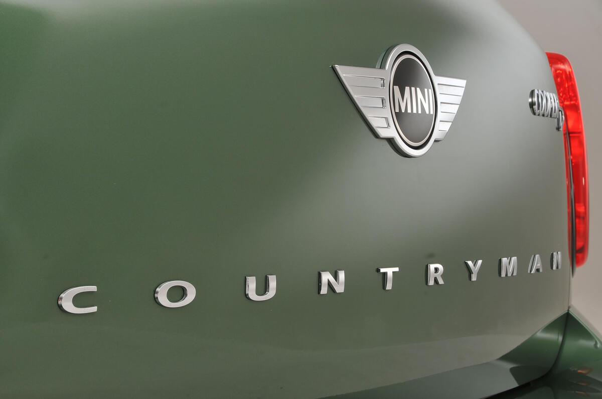 Mini Countryman badging