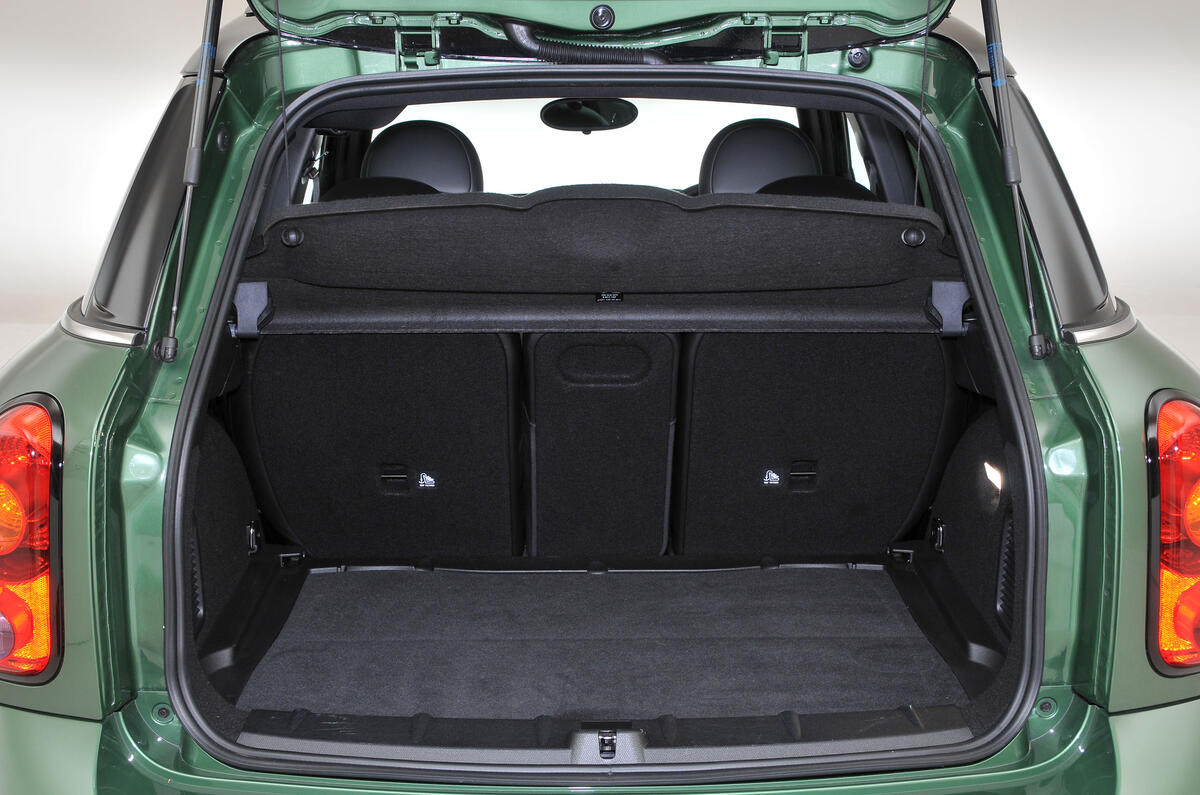 Mini Countryman boot space