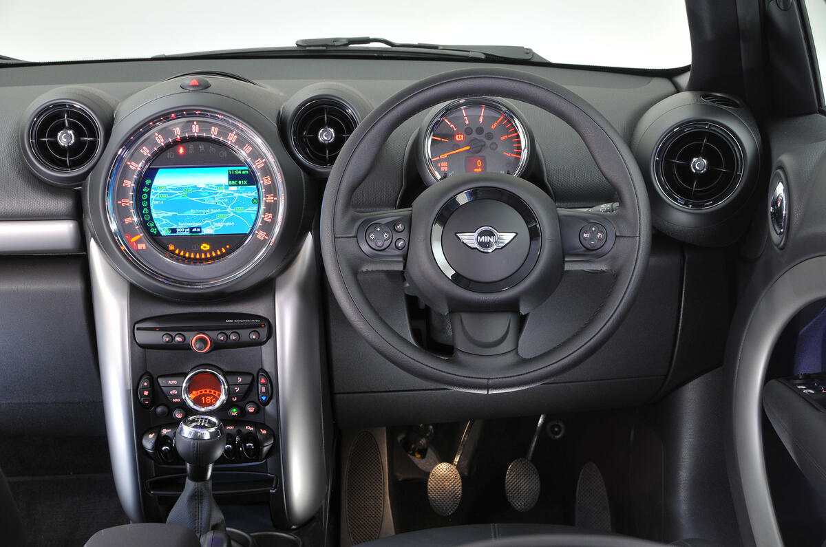 Mini Countryman dashboard