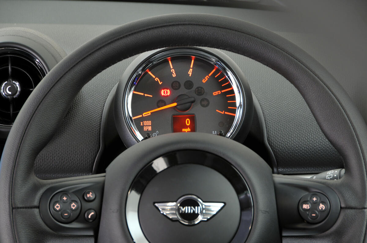 Mini Countryman instrument cluster