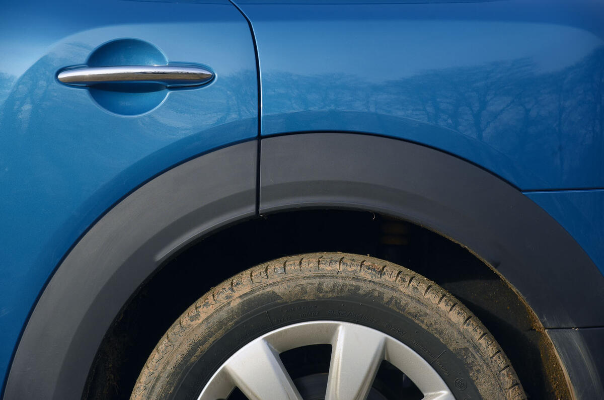 Mini Countryman plastic wheelarch