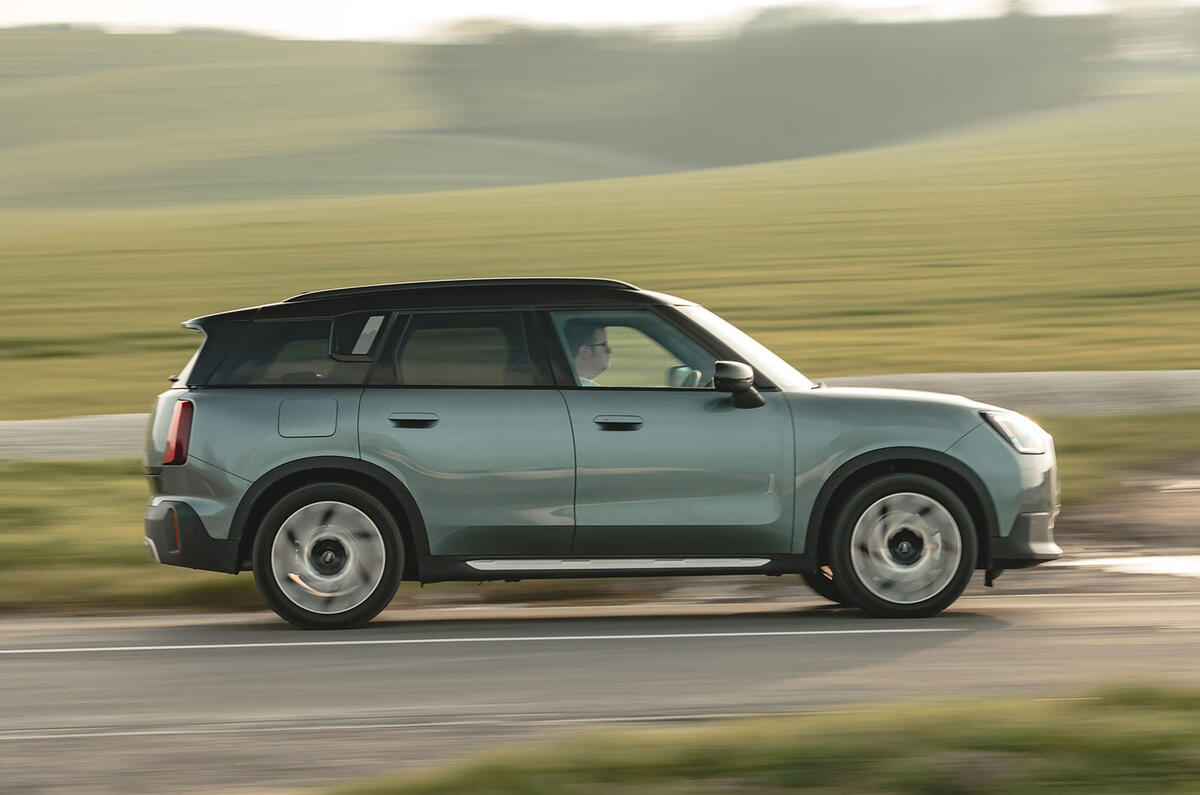mini countryman review 2024 02 panning mini countryman review 2024 02 panning