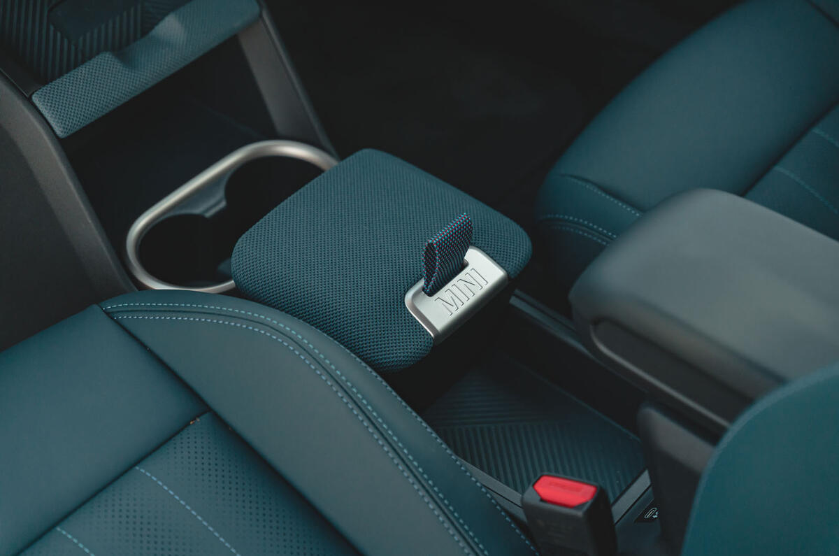 mini countryman review 2024 16 centre console mini countryman review 2024 16 centre console