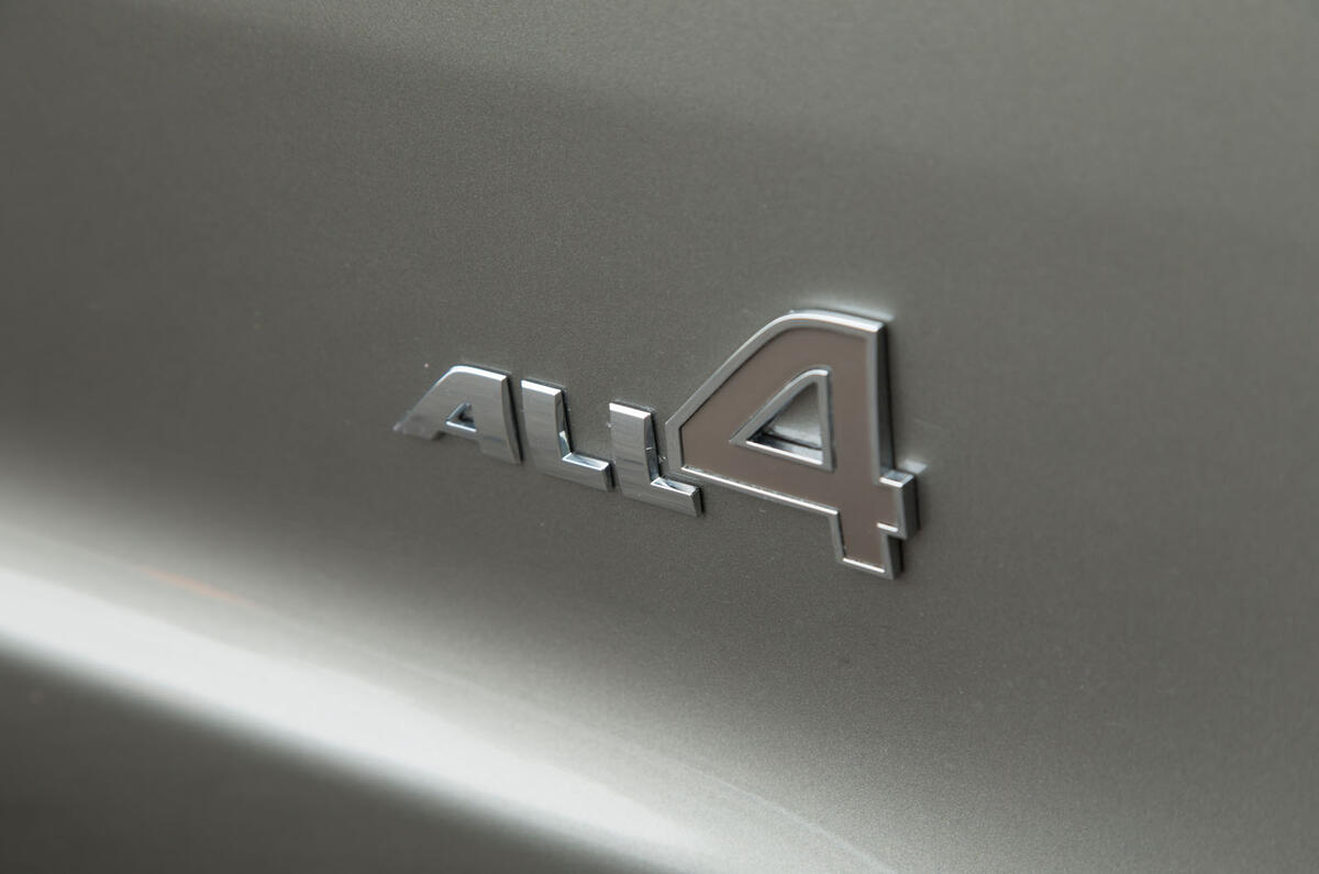 Mini Countryman S E All4 badging