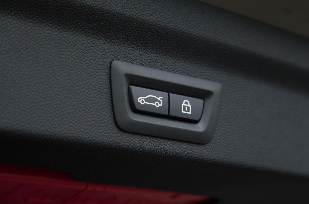 Mini Countryman S E All4 powered tailgate