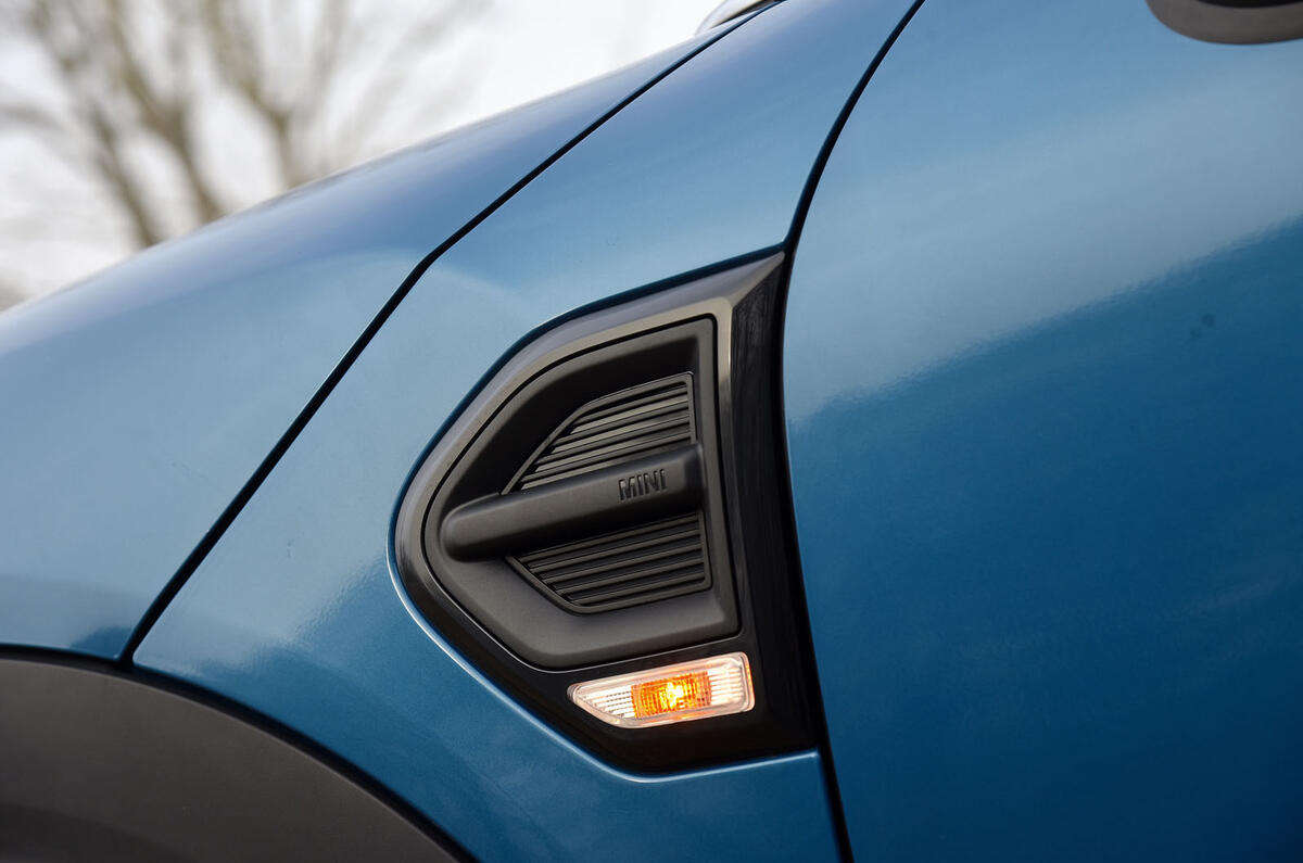 Mini Countryman side scuttles
