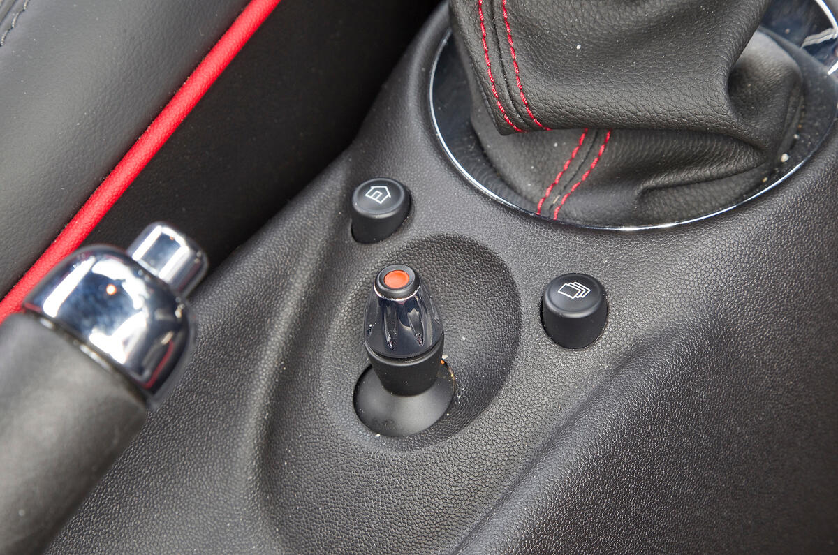 Mini Coupé infotainment system