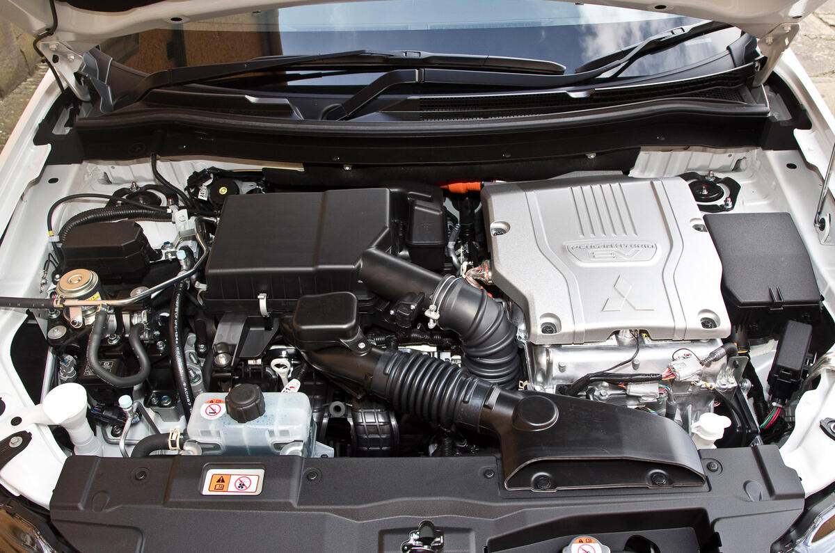 Mitsubishi Outlander PHEV hybrid powertrain