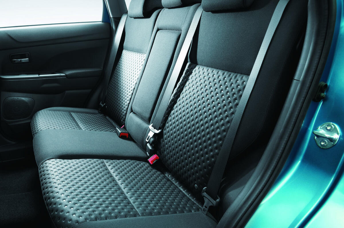 Mitsubishi crossover - new pics