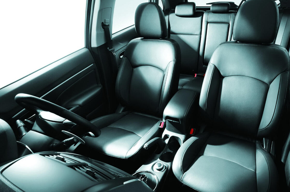 Mitsubishi crossover - new pics