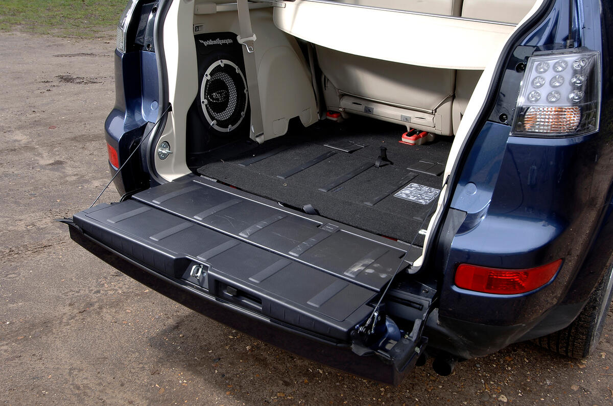 Split tailgate can fold down to ease loading; supports up to  200kg Mitsubishi Outlander boot space