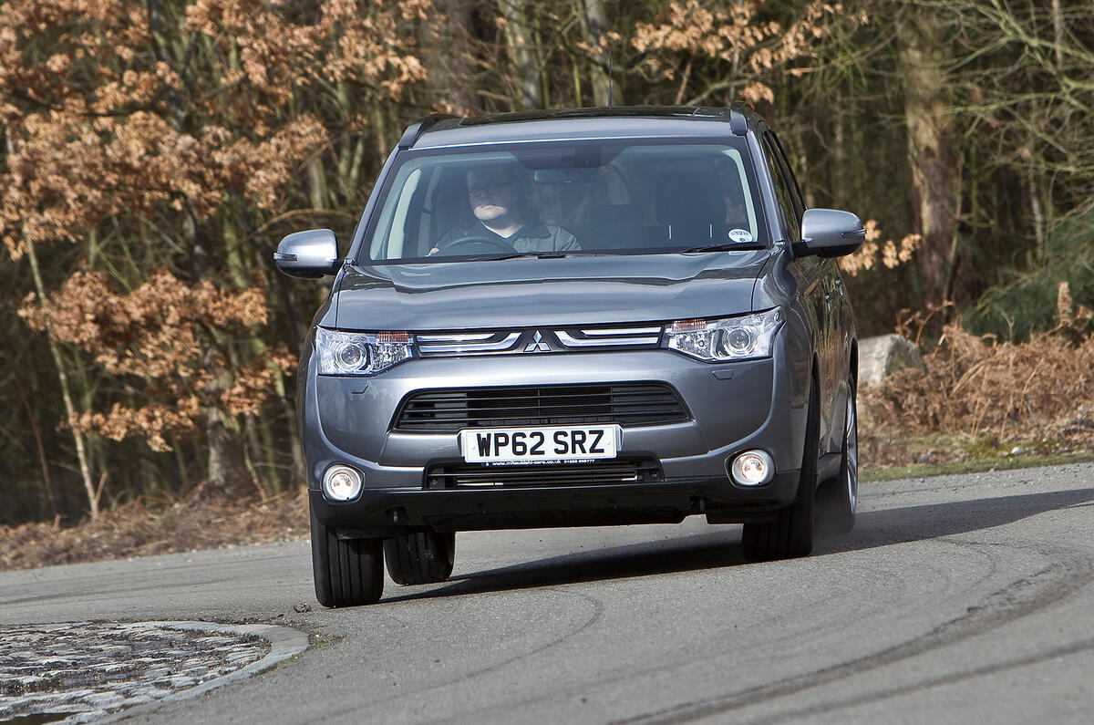 Mitsubishi Outlander cornering