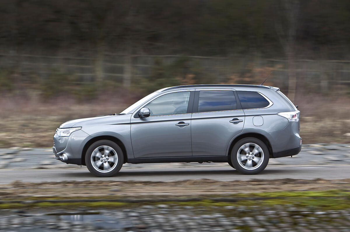 Mitsubishi Outlander side profile