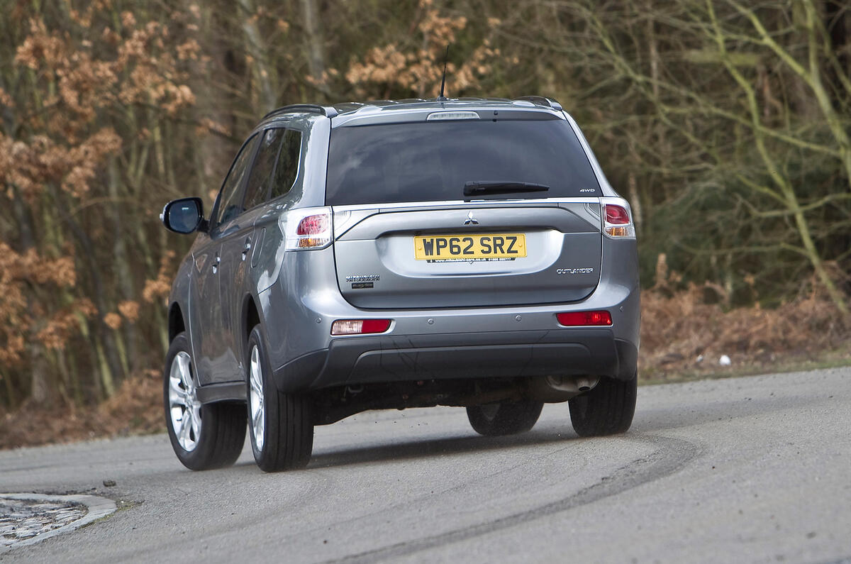 Mitsubishi Outlander rear cornering