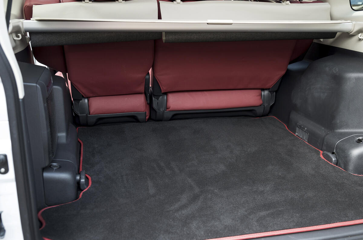 Mitsubishi Shogun boot space