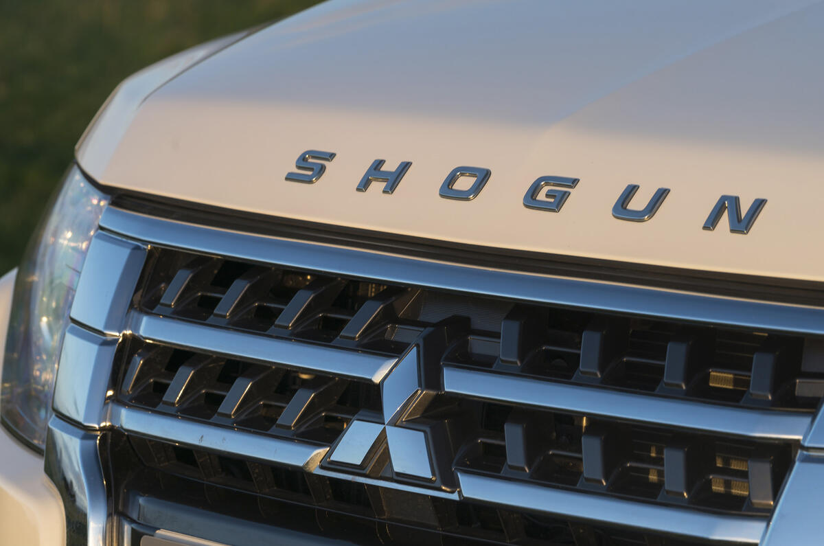 Mitsubishi Shogun front grille