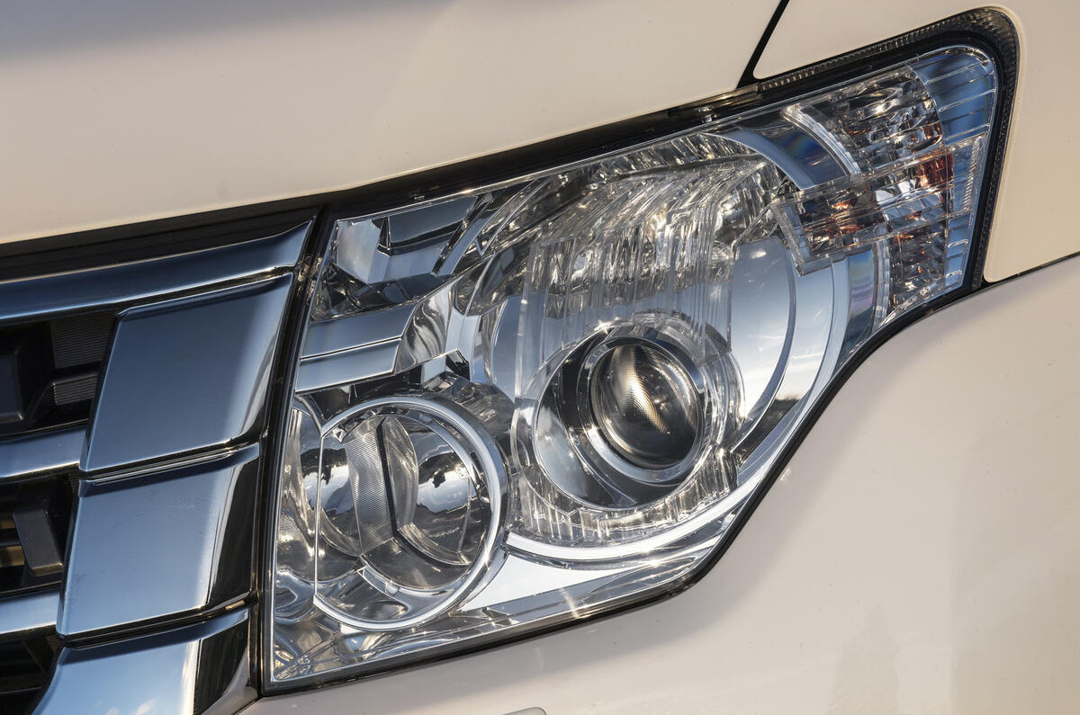 Mitsubishi Shogun headlights
