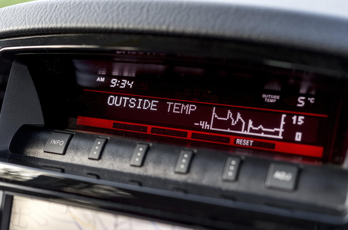 Mitsubishi Shogun info display