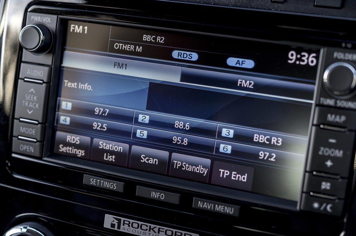 Mitsubishi Shogun infotainment system
