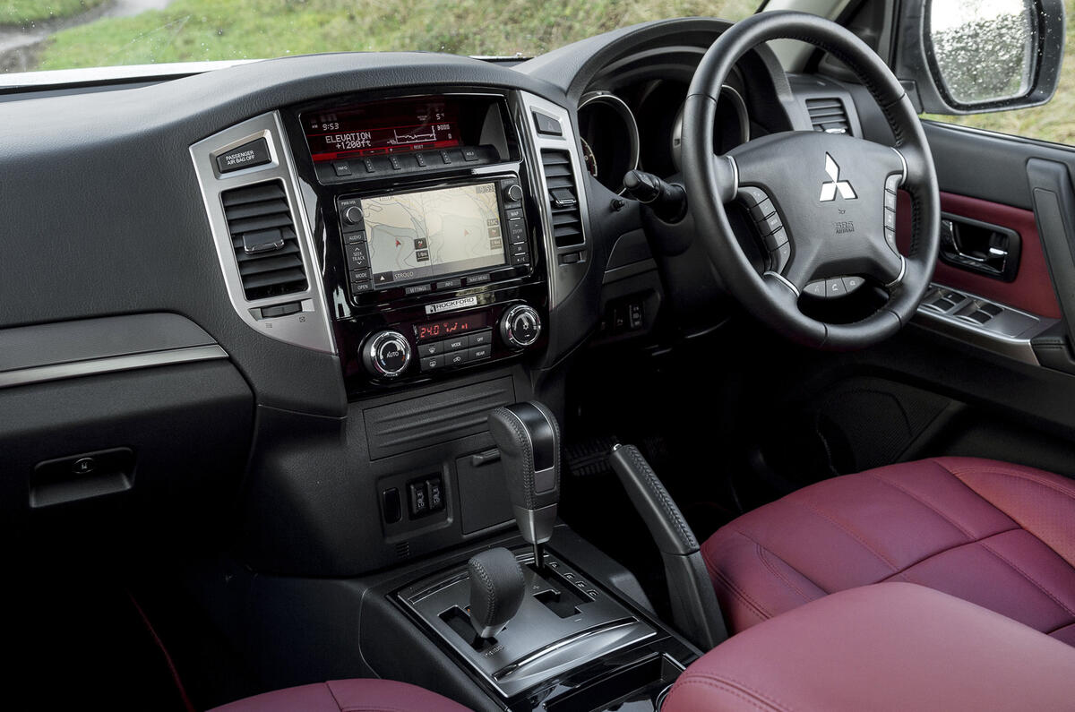 Mitsubishi Shogun interior