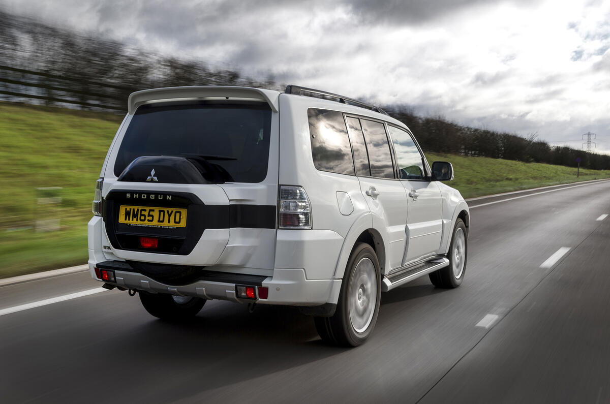 Mitsubishi Shogun rear