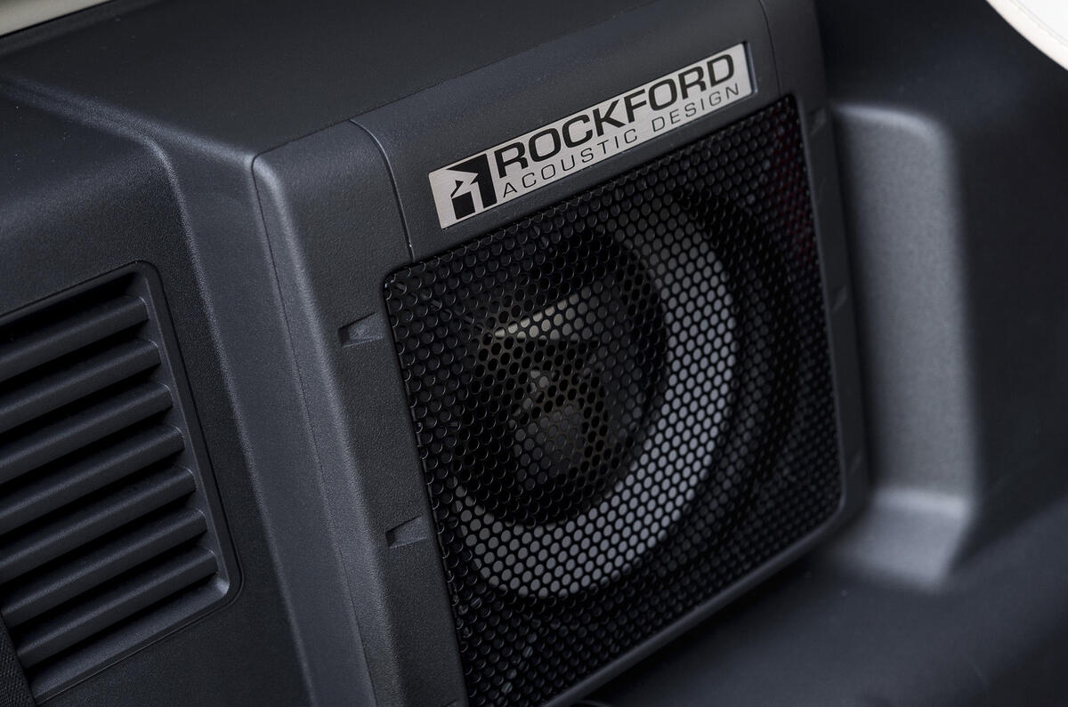 Mitsubishi Shogun Rockford audio system