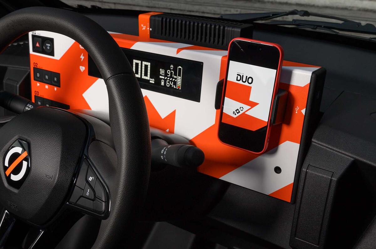Mobilize Duo interior phone holder