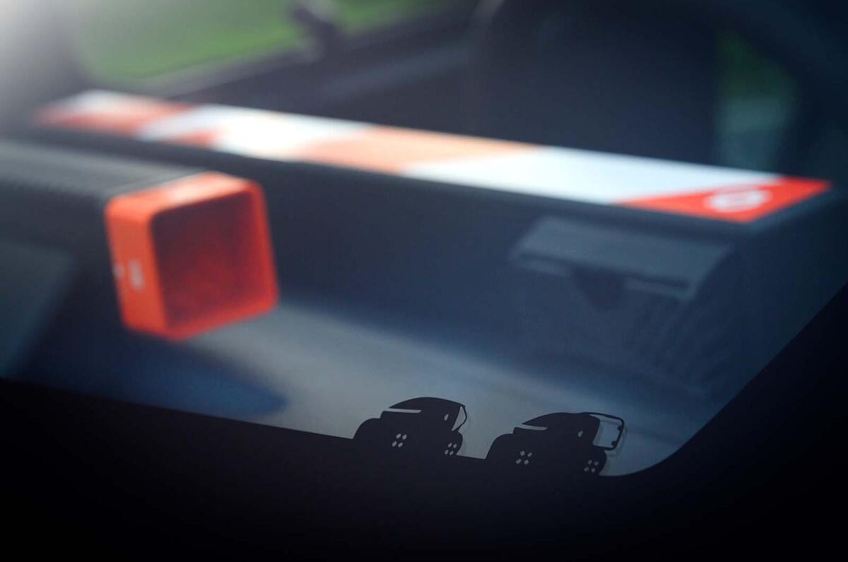 Mobilize Duo windscreen