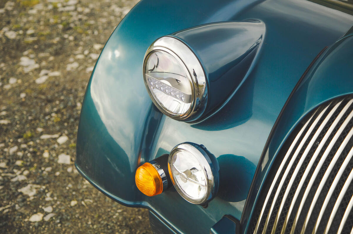 morgan plus 8 05 lights