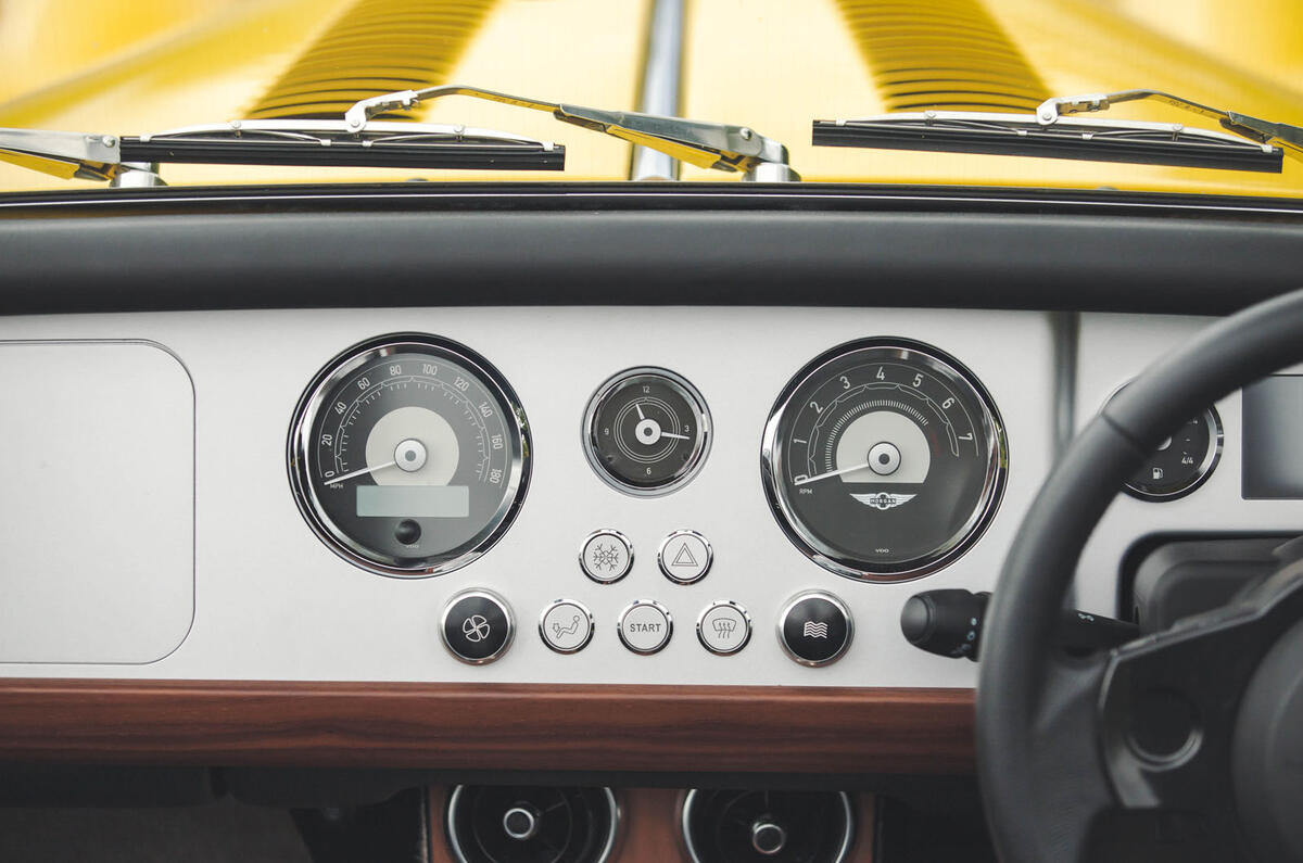 morgan plus four review 2024 19 dials