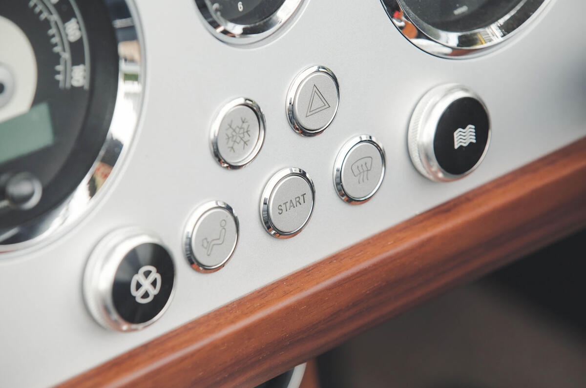 morgan plus four review 2024 21 buttons