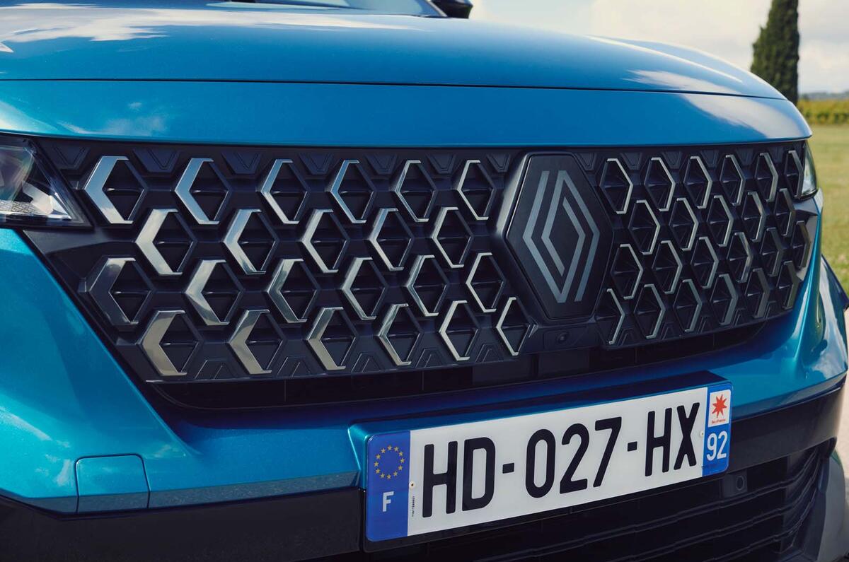 Calandre de la nouvelle Renault Austral Esprit Alpine