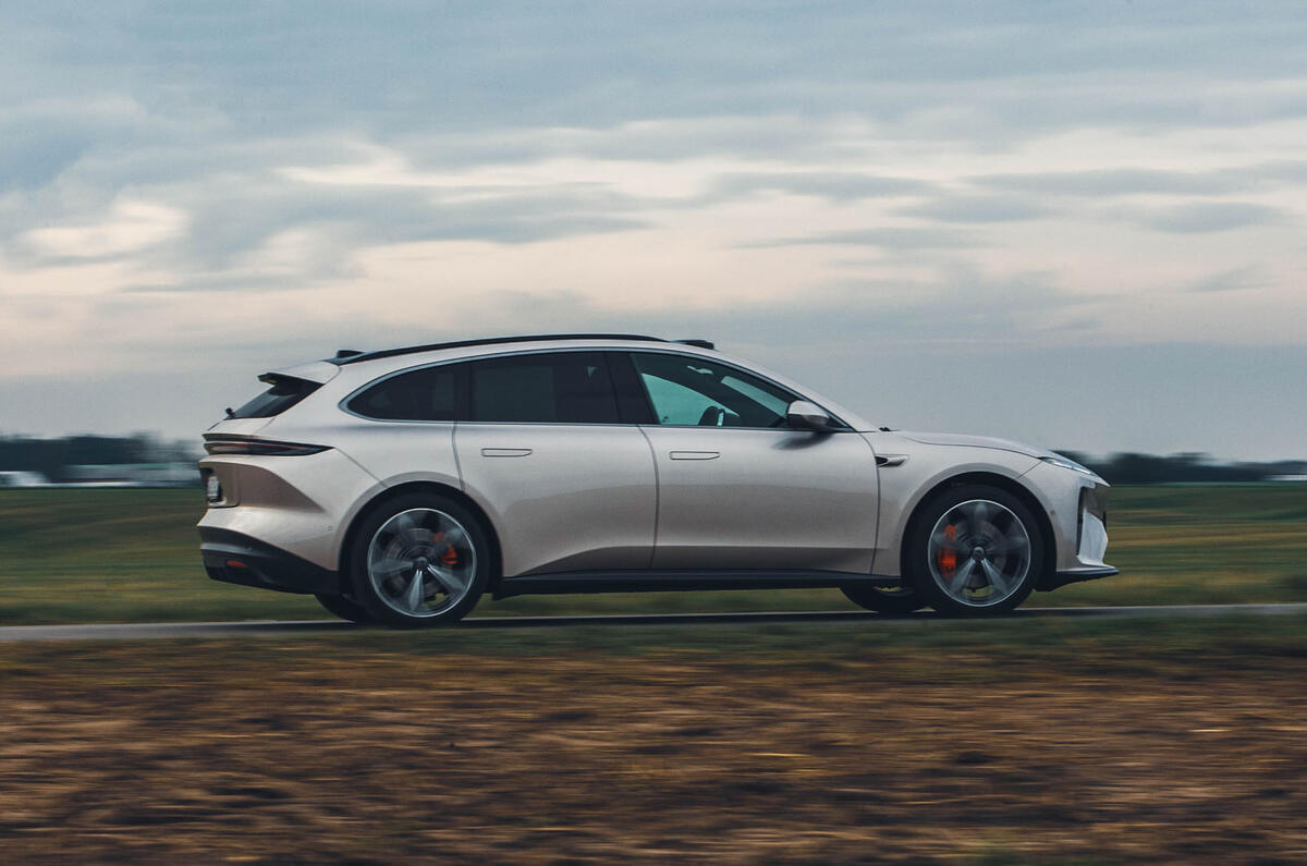 nio et5 touring review 2023 02 panning side nio et5 touring review 2023 02 panning side