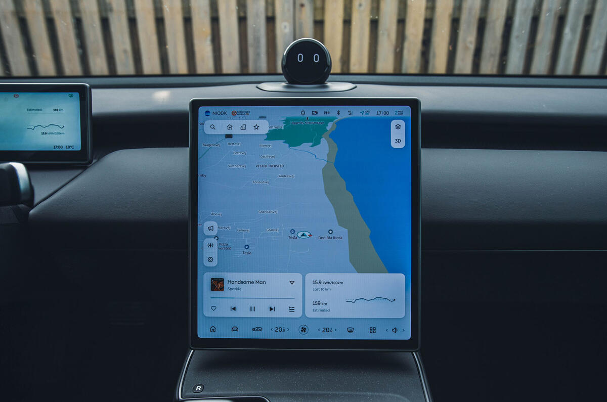 nio et5 touring review 2023 20 screen nio et5 touring review 2023 20 screen