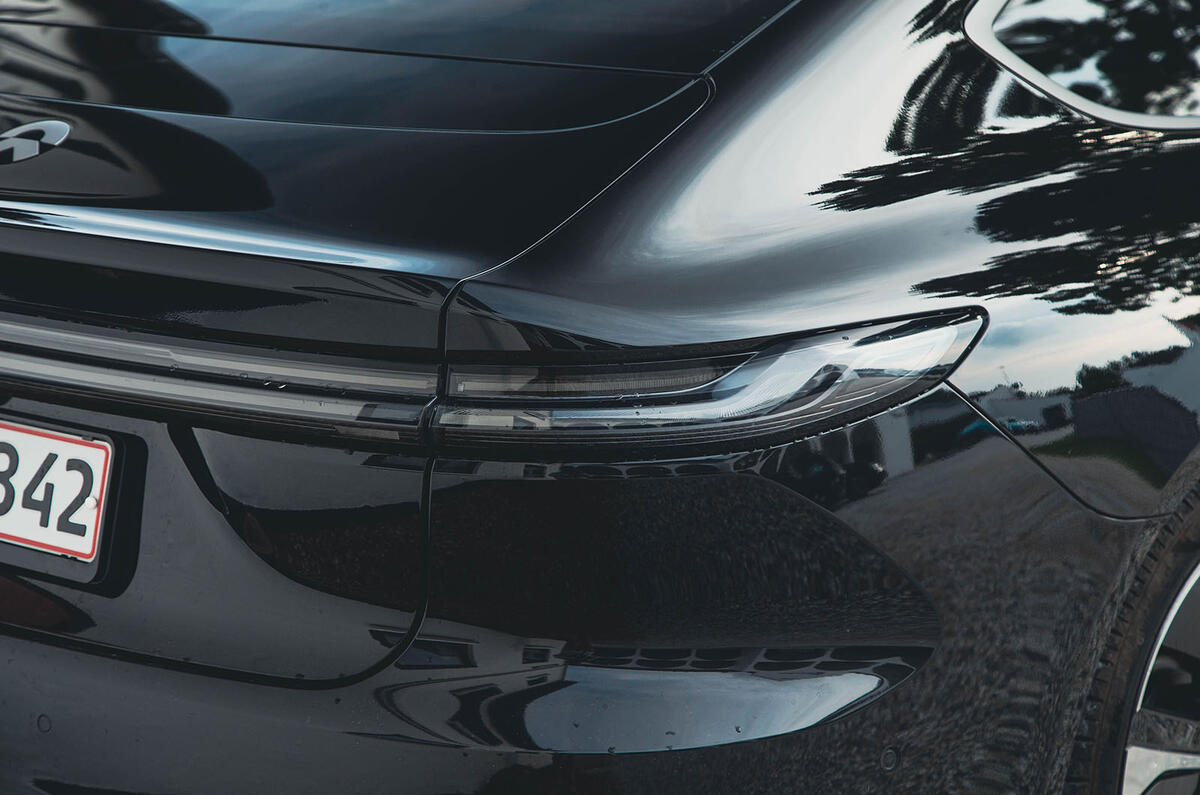 nio et7 review 2023 005 lights nio et7 review 2023 005 lights