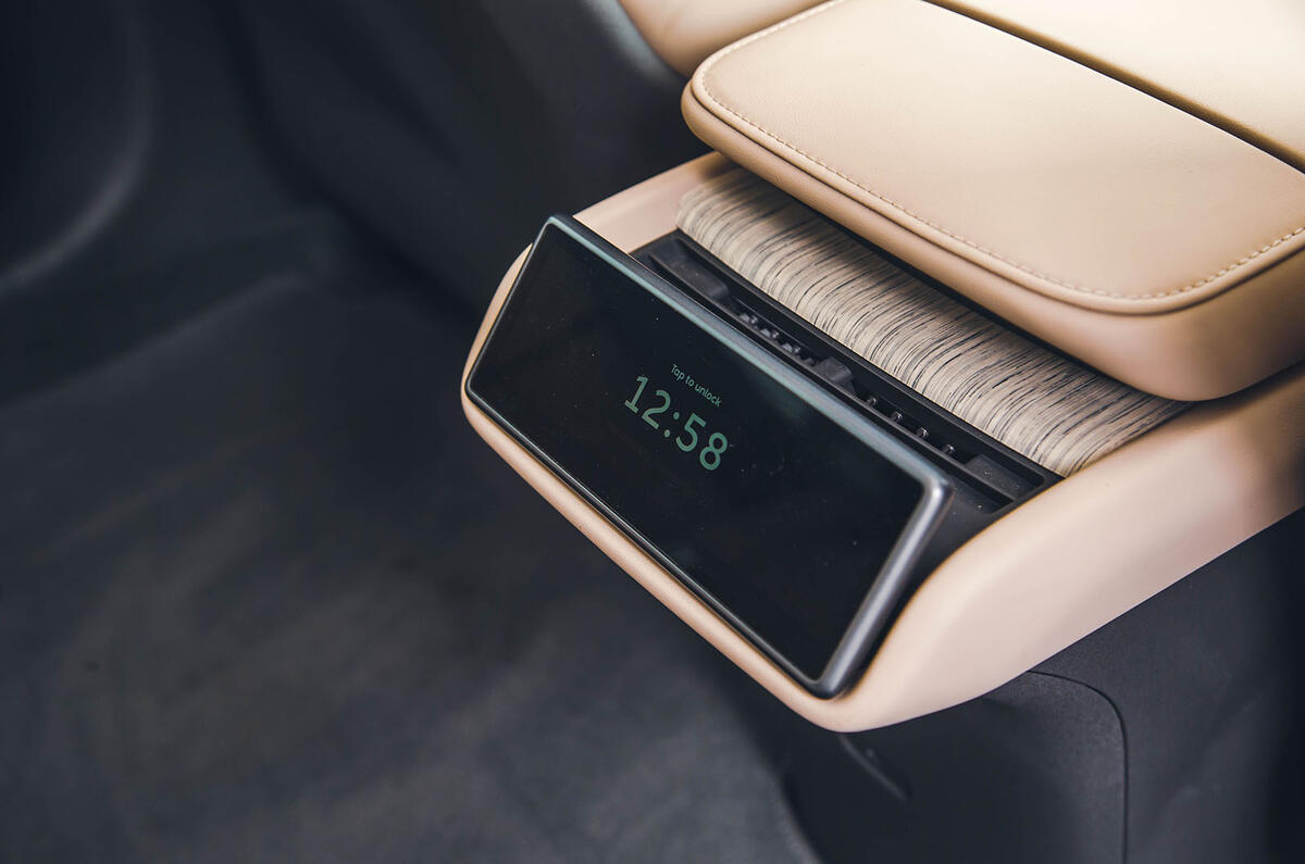 nio et7 review 2023 010 clock nio et7 review 2023 010 clock