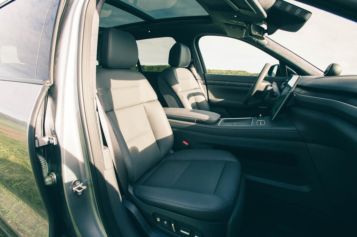 Nio EL8 review   front seats through passenger door