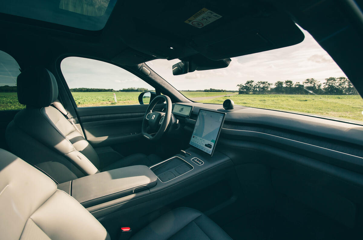 Nio EL8 review   full front interior