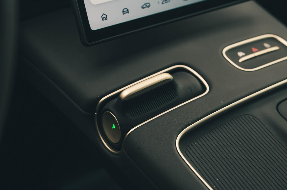 Nio EL8 review   gear switcher