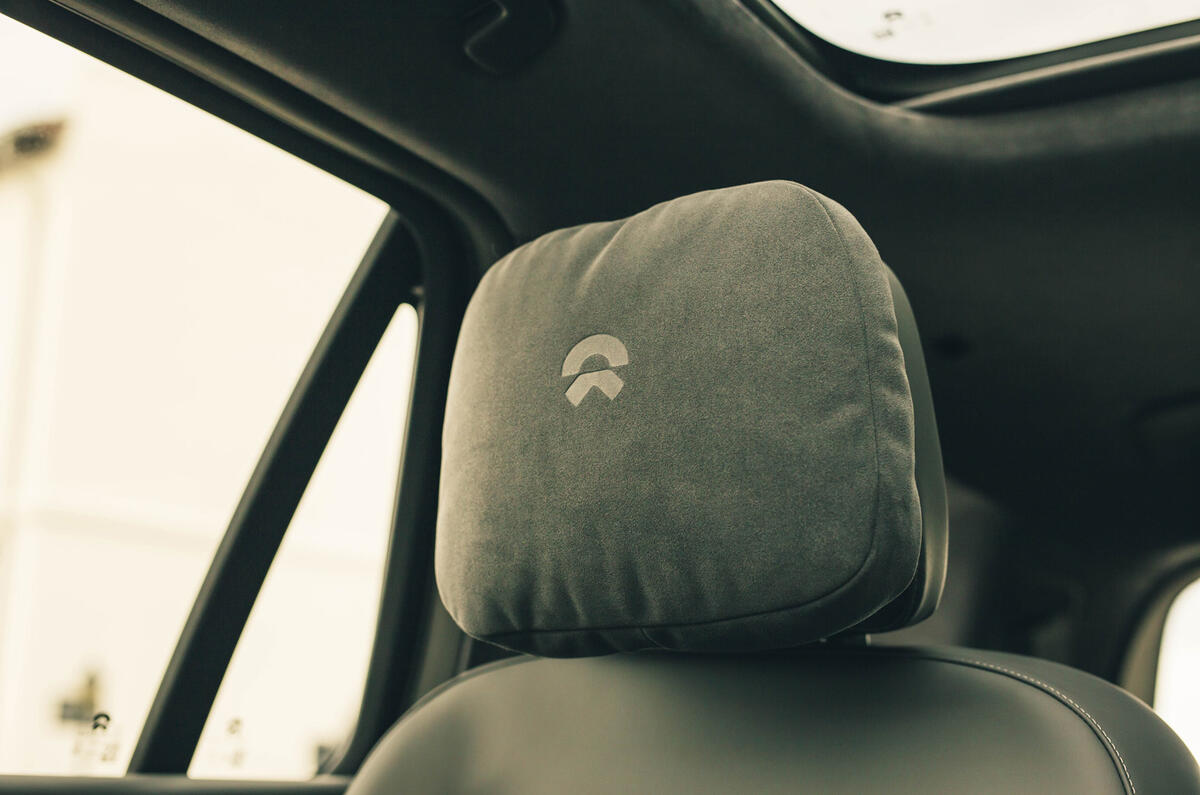 Nio EL8 review   headrest